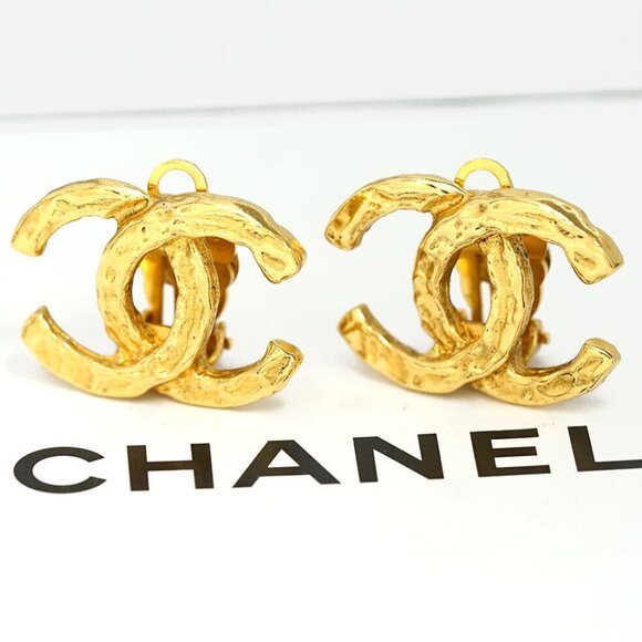 CHANEL CC Logos Vintage Clip-On Earrings Gold Tone Auth w/Box #24223 - Picture 1 of 6